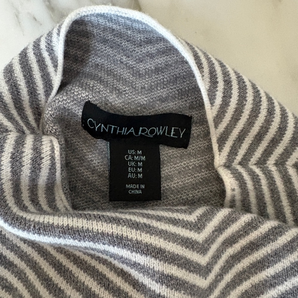 Cynthia Rowley Gray and White Mock Neck Sweater - Picture 5 of 7